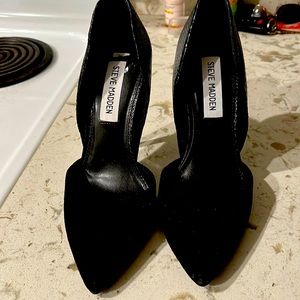 Black faux snake skin and faux suede size 6 3” heels by Steve Madden